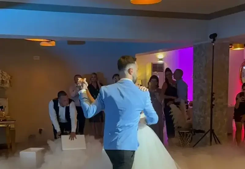 Fum greu la dansul mirilor, nuntă în Constanța
