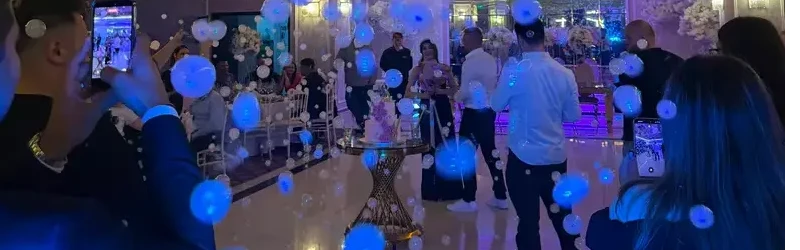 Moment de petrecere cu baloane cu fum, nuntă în Constanța